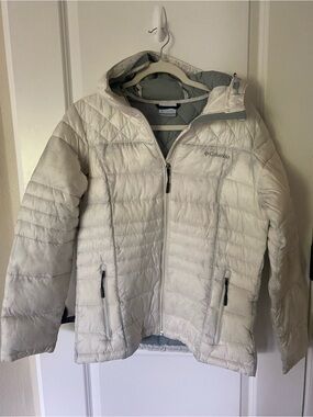Columbia Off-White Quilted Hooded Women’s Puffer Jacket